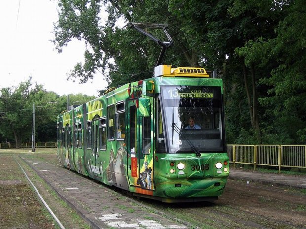 Trzynastka - na pętli przy ZOO, ulica Ratuszowa
