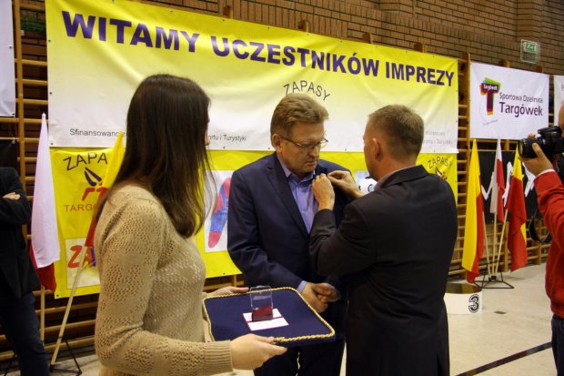 Wręczenie odznaki Wręczenie odznaki Dariuszowi Klimaszewskiemu