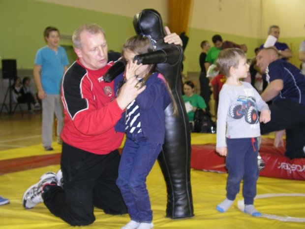 Zmagania z manekinem Zmagania z manekinem - Sejmik Edukacyjny Dzielnicy Targówek