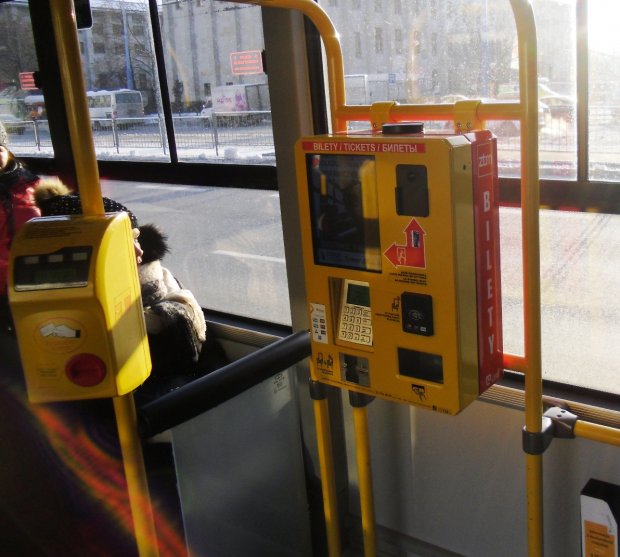 Biletomat w autobusie MZA