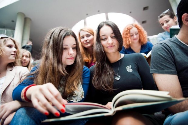 Studenci Uniwersytetu Warszawskiego