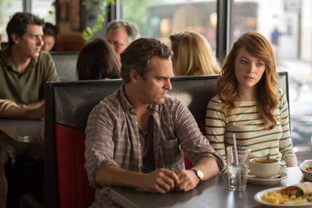 Joaquin Phoenix i Emma Stone w filmie Nieracjonalny Mężczyzna