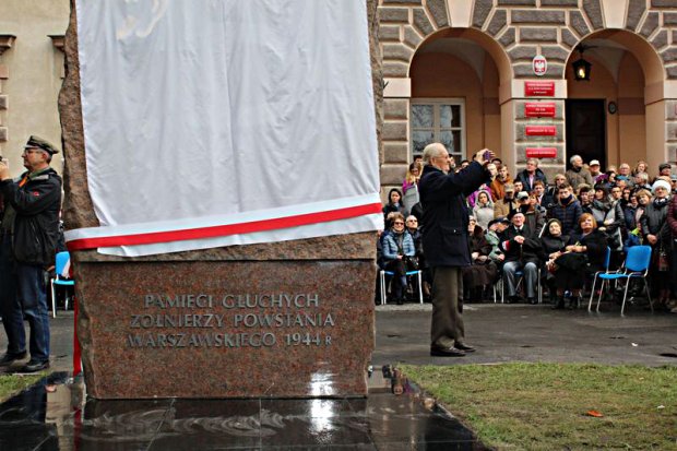 odsłonięcie pomnika poświęconego pamięci głuchych żołnierzy Armii Krajowej