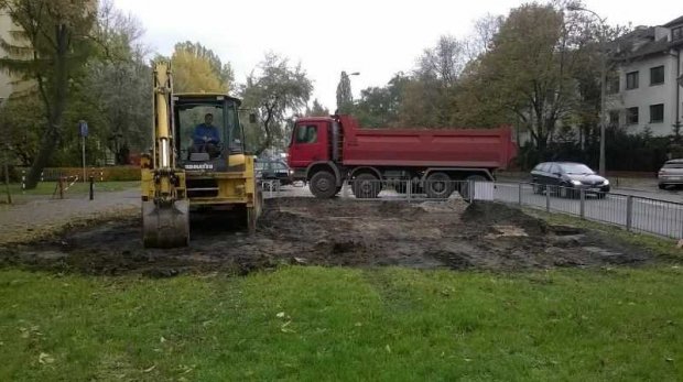 Podczas prac rekultywacyjnych - ul. Saska