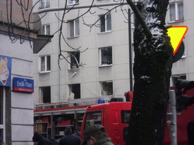Koszykowa - wybuch gazu 26 I 2015 r. Okna budynku