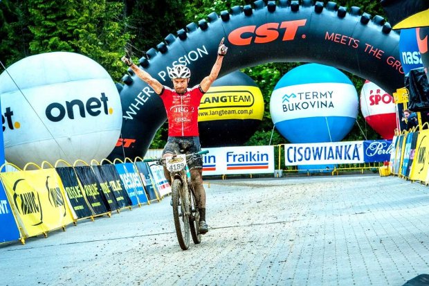 Patryk Piasecki zwycięzca BUKOVINA Lang Team Maraton