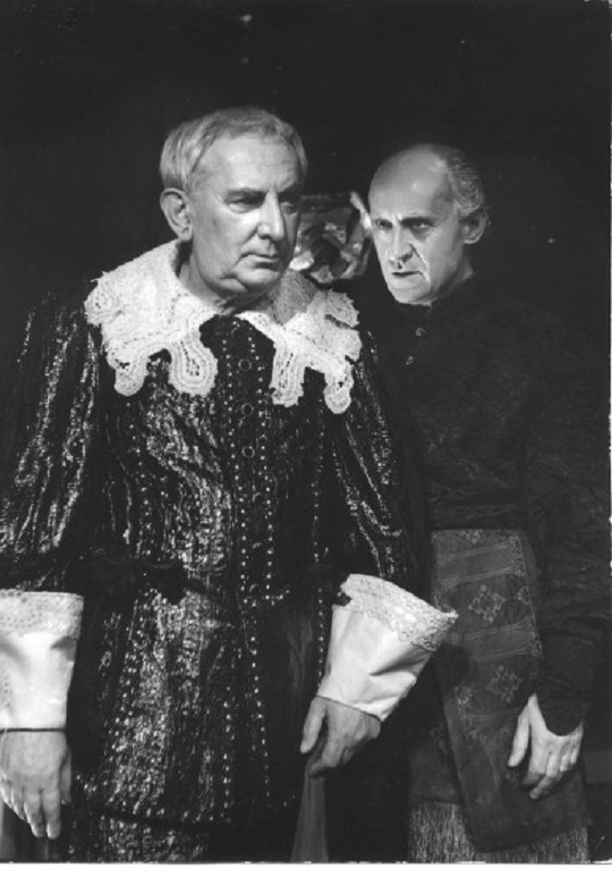 Piotr Fronczewski z Gustawem Holoubkiem Piotr Fronczewski z Gustawem Holoubkiem - w spektaklu Mazepa (1992 r.)