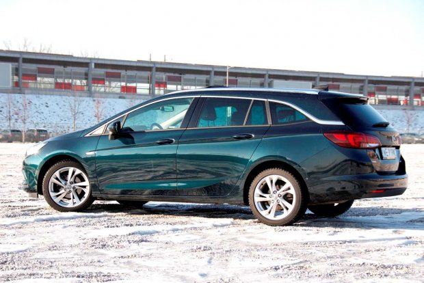 Opel Astra - samochód roku 2016