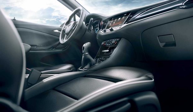 Opel Astra Opel Astra - kokpit i kierownica