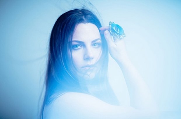Amy Lee za mgłą