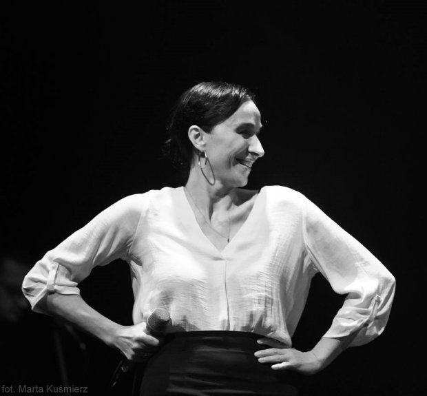 Renata Przemyk w piosence country
