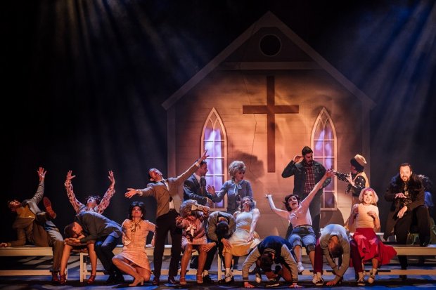 Czarownice z Eastwick - scena zbiorowa