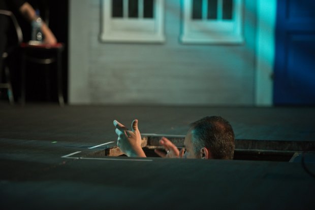 Teatralny orkiestron, dyryguje Tomasz Filipczak