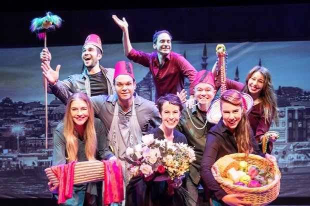 Tylko głupcy się smucą, -Teatr Yiddishpiel