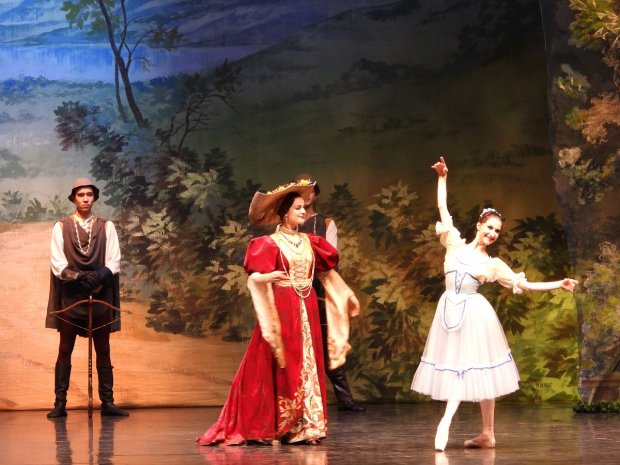 Giselle i Batylda z myśliwymi