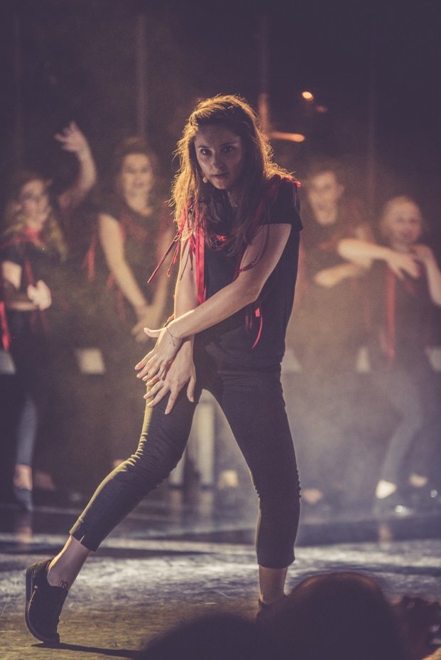 Jedna z solistek zespołu w Teatrze Rampa