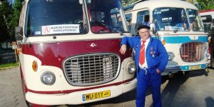 Inż. Tomasz Skrzeliński i jego Autobus Jelcz-Ogórek, obok Jelcz z Czech. Przed Warszawską Nocą Muzeów.