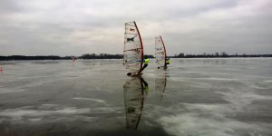 Dzień 1. Mistrzostwa Polski w Windsurfingu Śnieżno-Lodowym
