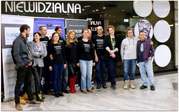 Część zespołu twórców Cafe pod Minogą. 5.03.2014 Fot. Niewidzialna Wystawa.