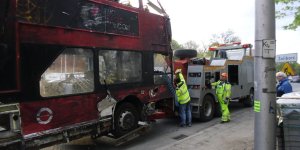 Przeciąganie autobusu do holownika