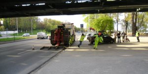 Przygotowanie autobusu londyńskiego do holownika