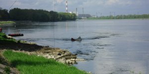 Podnoszenie angielskiego autobusu z Wisły - pierwsze podejście