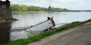 Podnoszenie angielskiego autobusu z Wisły - podejście drugie