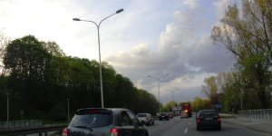 Konwój z angielskim autobusem - topielcem w drodze do Wołomina