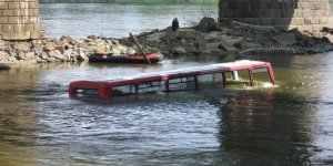 Zatopiony angielski autobus w Wiśle