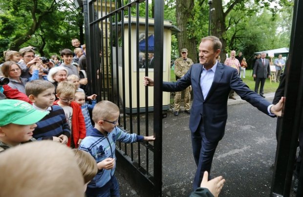 donald tusk otwiera bramy ogrodu