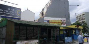 Kamienica Sieraczka - warzywniak i punkt Lotto przy Żelaznej