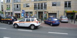 Kamienica Sieraczka - na miejscy Policja Państwowa, BBiZK i nadzory ruchu MZA, TW i ZTM