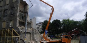 Kamienica Sieraczka - uszkodzony podnośnik