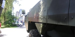 Rosomak w Komisariacie Rzecznym z okazji Dnia Dziecka