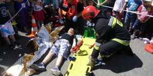 Pokaz ratownictwa drogowego w Komisariacie Rzecznym Policji