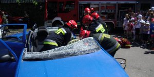 Pokaz ratownictwa drogowego w Komisariacie Rzecznym Policji