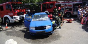 Pokaz ratownictwa drogowego w Komisariacie Rzecznym Policji