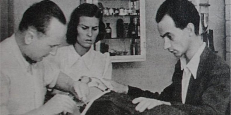 Chirurg dr. Józef Kubiak dokonuje operacji w swoim gabinecie przy ulicy Dobrej 22/24. Asystują mu szwagierka pani Stadnicka i dr. Biedziński
