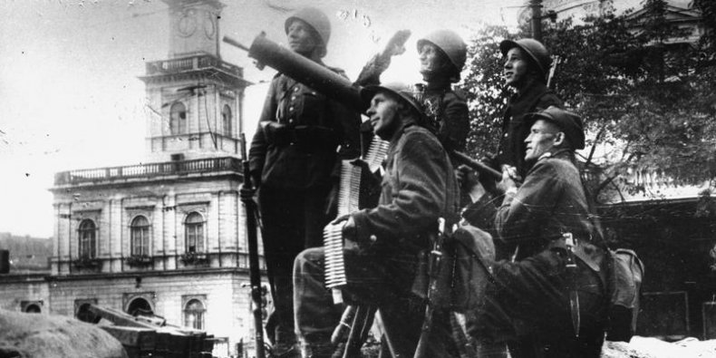Żołnierze polscy z jednostki artylerii przeciwlotniczej w rejonie Dworca Głównego, podczas Obrony Warszawy w pierwszych dniach września 1939