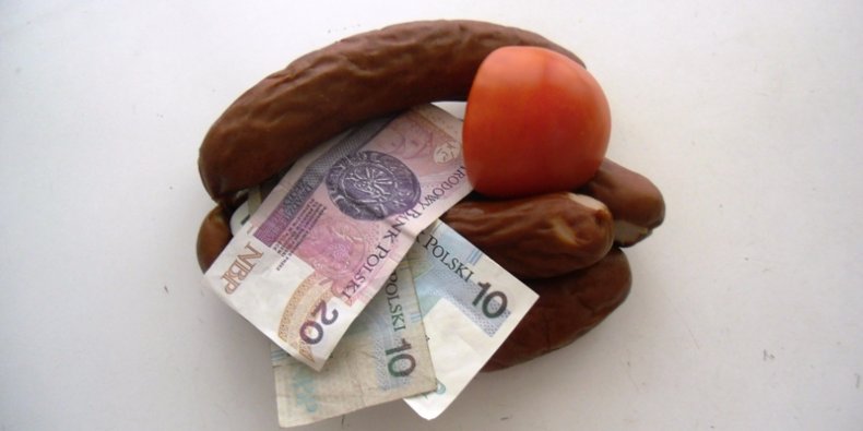 Kiełbasa, ćwierć pomidora i 40 zł.