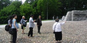 Wanda Traczyk-Stawska i dziennikarze z Japonii