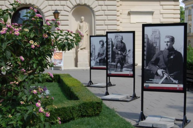 Wystawa plenerowa poświęcona Żołnierzom Grupy Bojowej Krybar