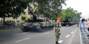 Przejazd ulicą Belwederską - czołgi