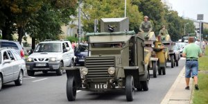 Przejazd ulicą Belwederską - pojazdy historyczne