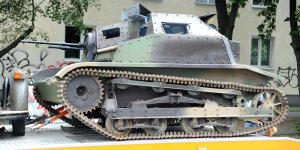Przejazd ulicą Belwederską - pojazdy historyczne