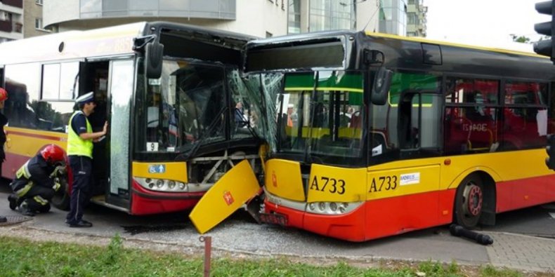 Zderzenie autobusów na ul Anielewicza w Warszawie