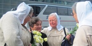 Siostry z Darmstadt w Warszawie - od lewej Siostra Arimathia, Pani Wanda Traczyk-Stawska, Siostra Joela i Siostra Julia