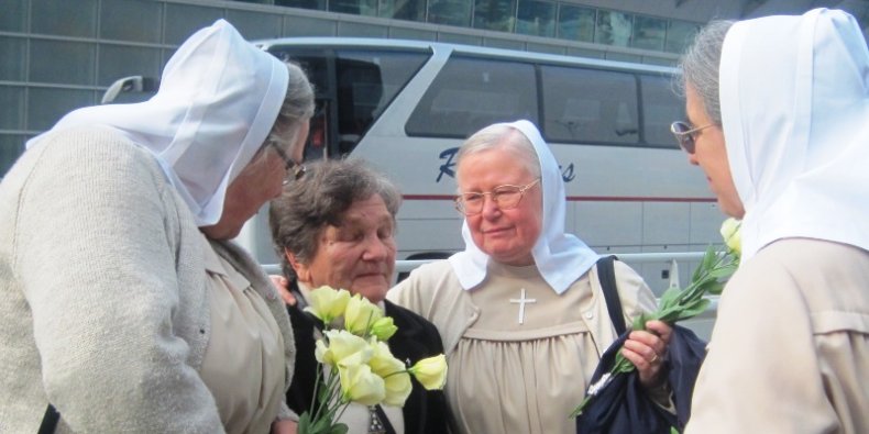 Siostry z Darmstadt w Warszawie - od lewej Siostra Arimathia, Pani Wanda Traczyk-Stawska, Siostra Joela i Siostra Julia