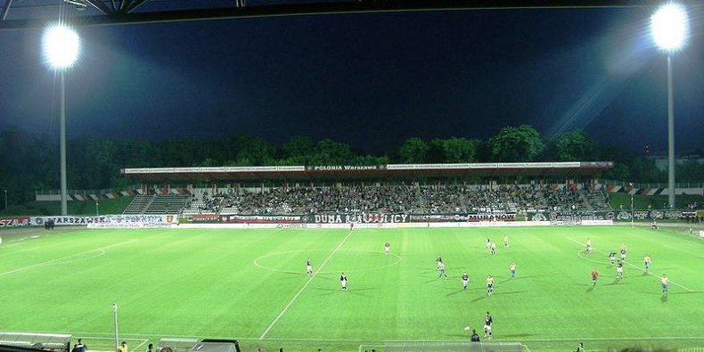 Stadion Polonii Warszawa - widok na "kamienną trybunę"