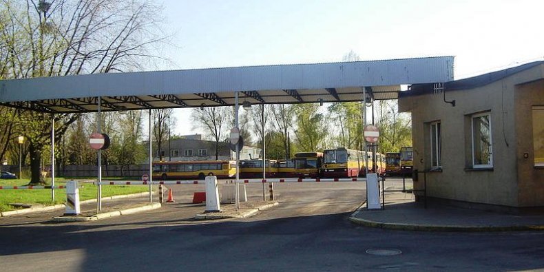 ul. Kleszczowa w Warszawie - wjazd do zajezdni autobusowej MZA